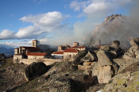 Cad i ogan go zamatija neboto nad zlatovrv