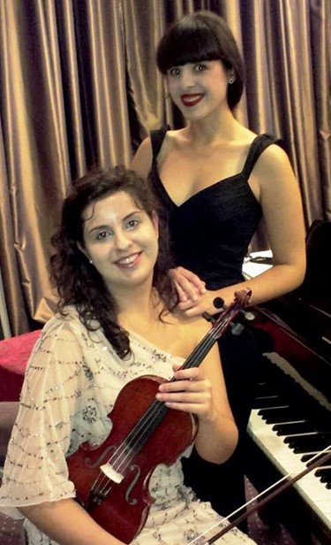 Koncert za podarok na gradot - sestrite Hristina i Sofija Nikoski