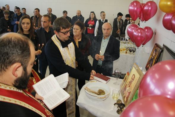 Tradicionalna verska  ceremonija za airlija na novata furna