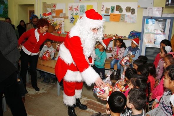 Dedo Mraz donese radost za najmladite
