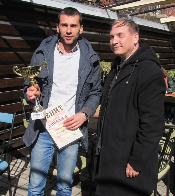 Peharot na Zenit vo racete na najdobriot spoortist Aleksandara Bozaroski