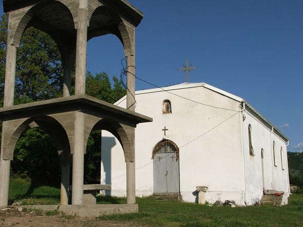 Crkvata Sveti Jovan  i kambanarijata koja ceka dogradba