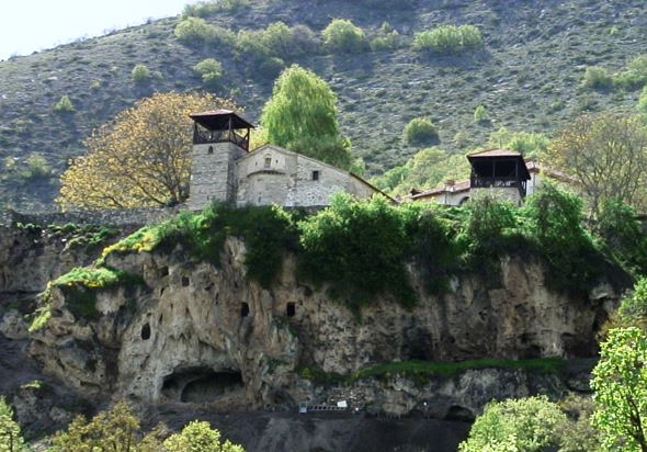 utrabota pod mansatirot zrze krie bogato kulturno bogatstvo