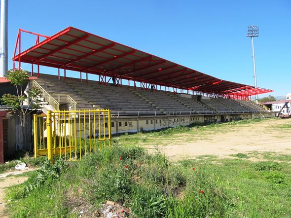 Stadion so pokriv