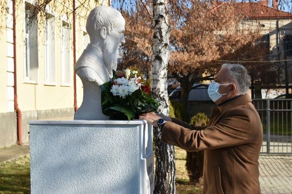 Cestvuvanje pred bistata vo OU  Kliment Ohridski