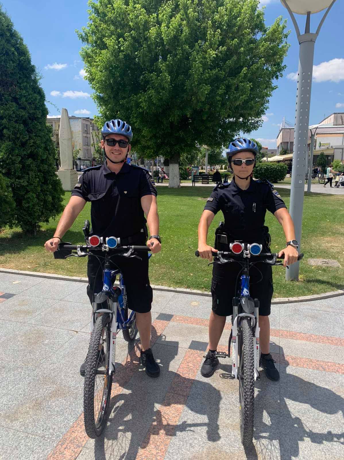 Policajci na velosipedi 2